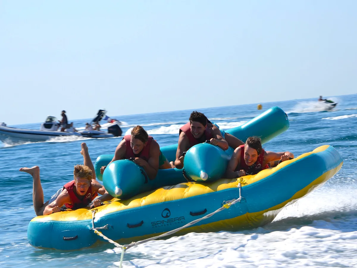 Randonnée en jet ski le long de l'Estérel, eau turquoise
